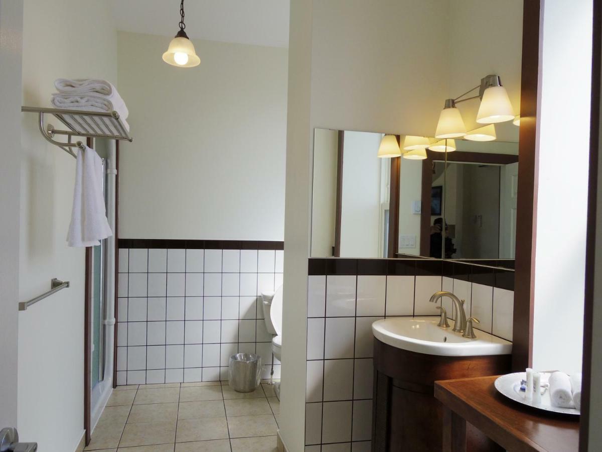 Water Suites ชาร์ลอตต์ทาวน์ ภายนอก รูปภาพ
